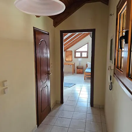 Cedar House A Greek Treasure Hébergement de vacances